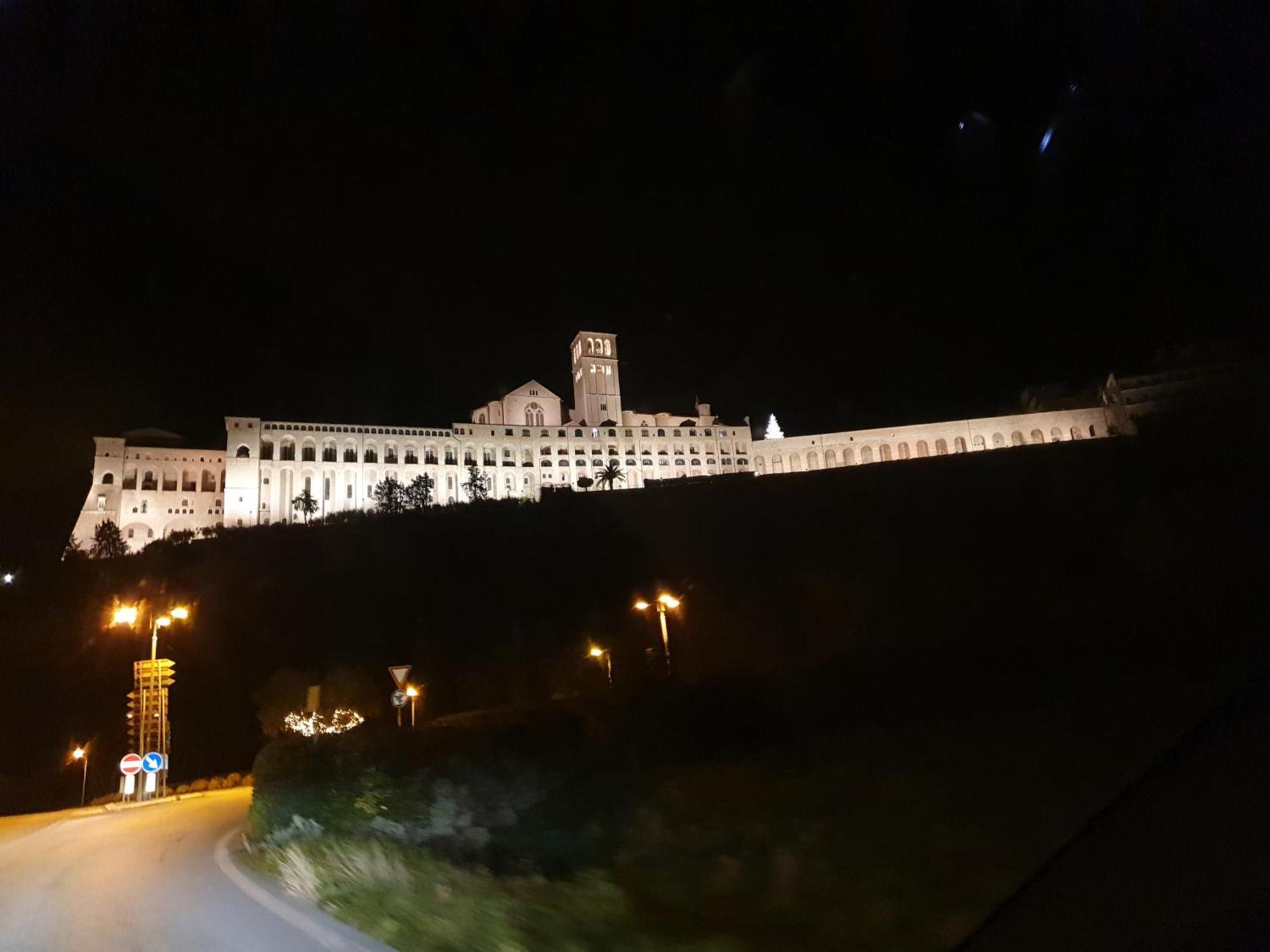 La Perla Di Tamara-Assisi Blu Apartment Luaran gambar